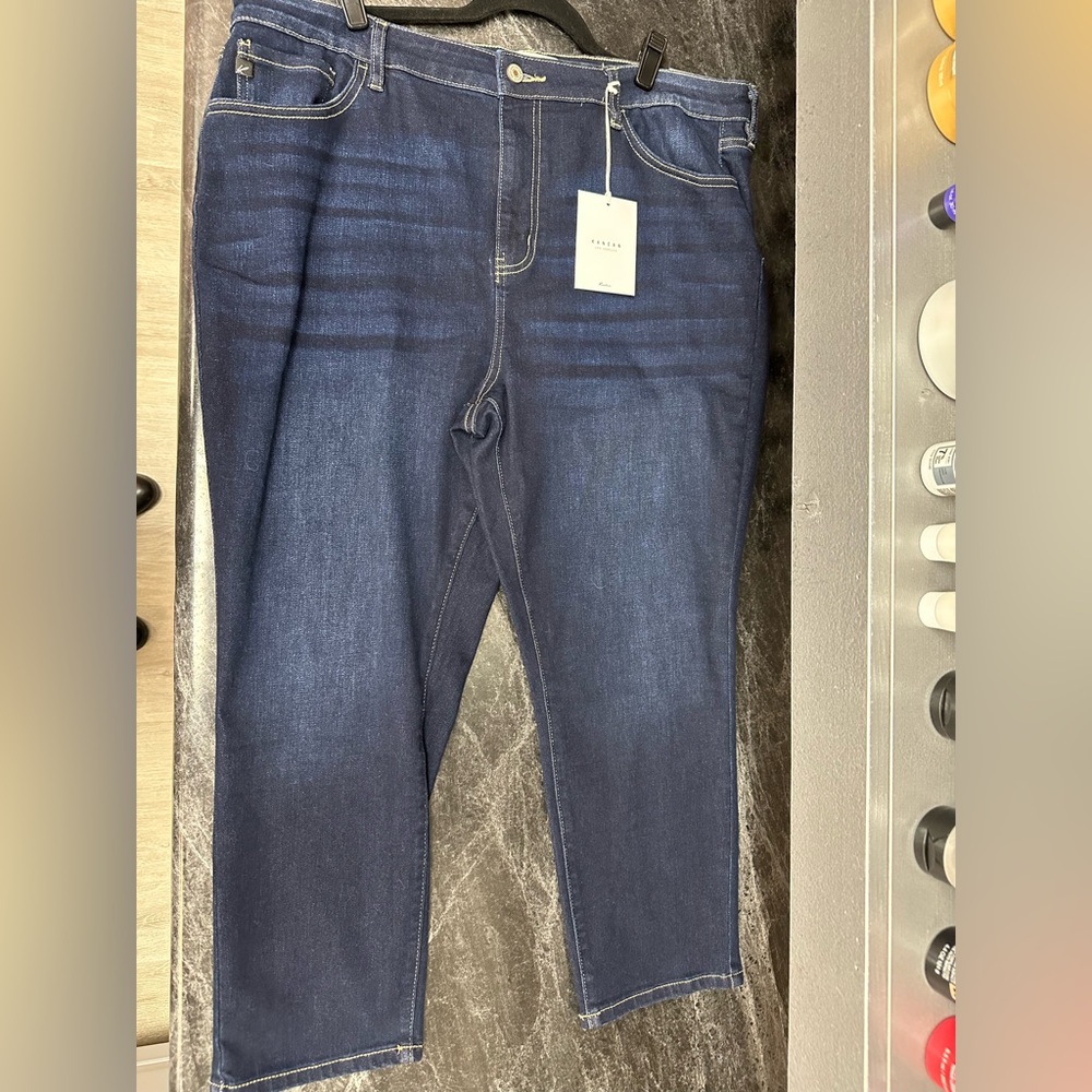 KanCan 
Cropped skinny 
24” inseam